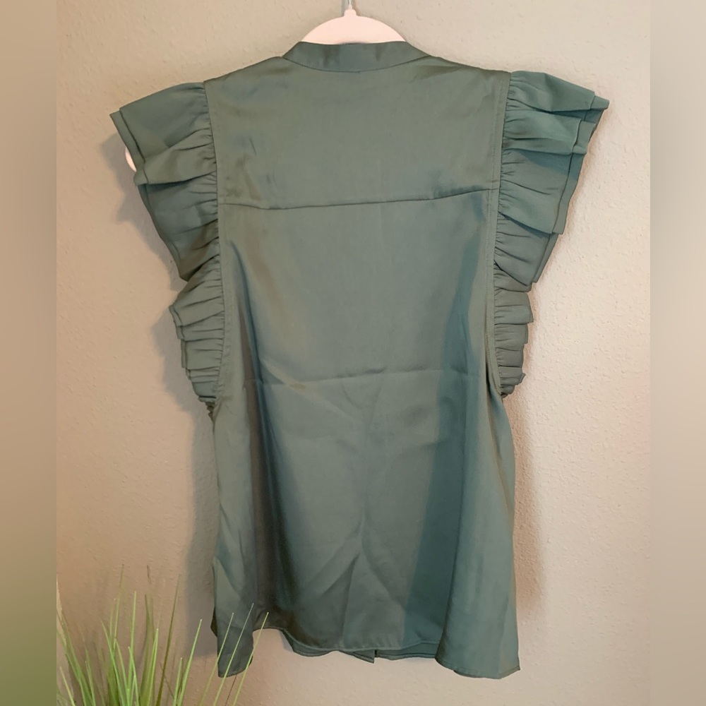 Express Gramercy Army Green sleeveless button up blouse. Size S. - Picture 2 of 8